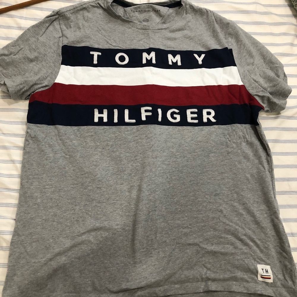 GREY TOMMY HILFIGER TSHIRT